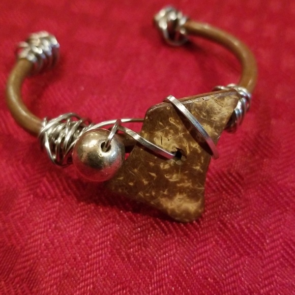 Intriguing bold cuff bracelet - Picture 3 of 5